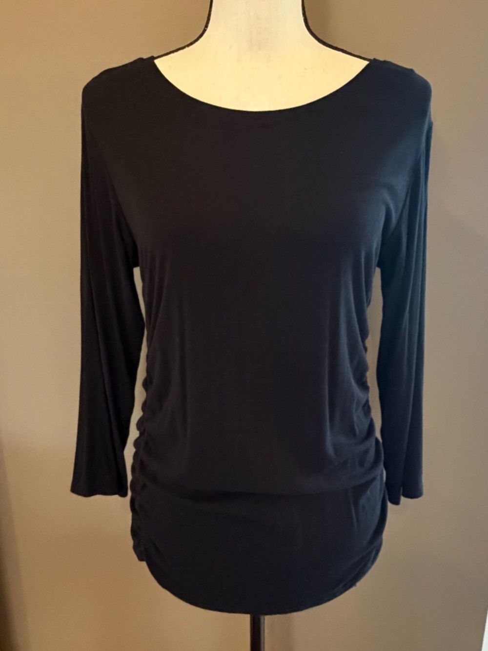 Jennifer Lopez Black Scoop Neck Ruched Sides, Flattering Fit, Size Large